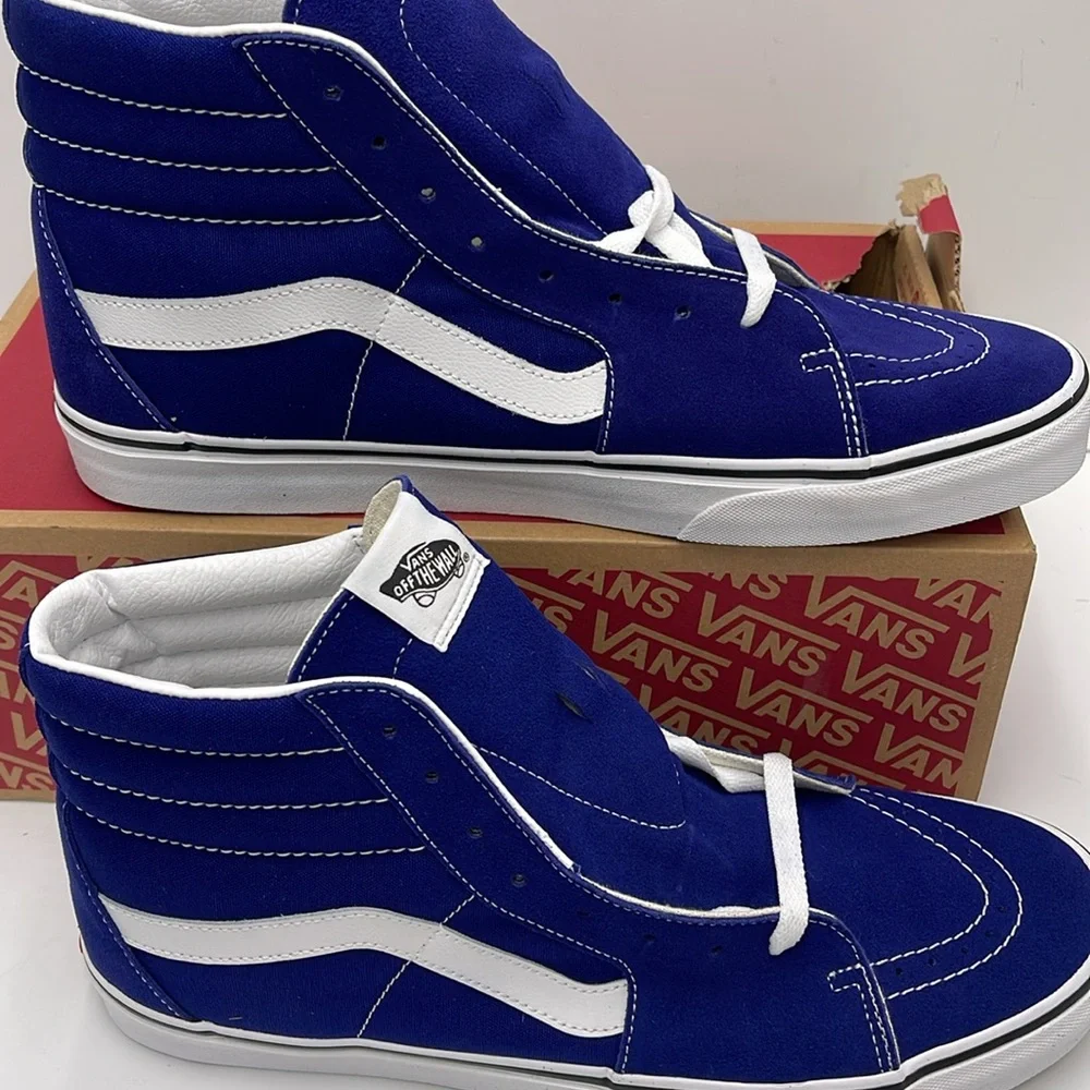 Vans Men’s Sk8-Hi Color Theory Beacon Blue
VN000D5IBYM
Sneakers - Picture 2 of 16